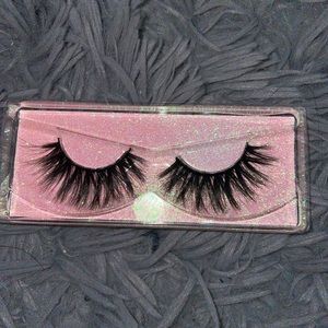 ‘Laos’ 18mm faux mink eyelashes